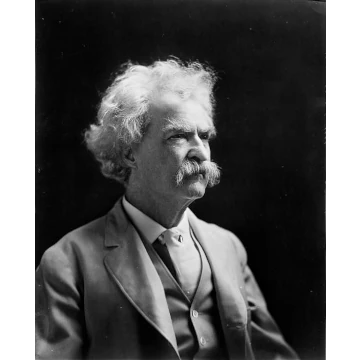 Kuvassa Mark Twain vuonna 1907. Lähde: US Library of Congress.