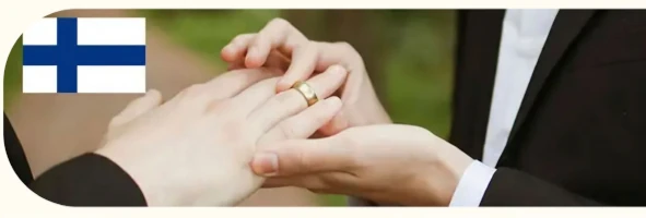 Humanist Weddings hääportaali julkaistu. Kuvassa hääparin kädet ja Suomen lippu.