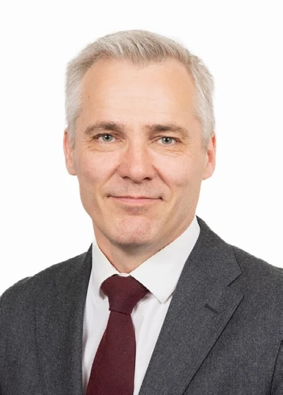 Opetusministerin vastaus kysymykseen oli ylimielinen epävastaus. Kuva: Eduskunta Anders Adlercreutz. Kuva: Eduskunta