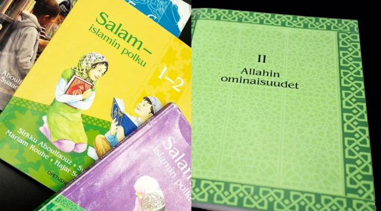 Kuvassa kolme islamin oppikirjaa